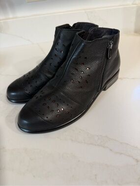 Naot Matagi Booties Black Size L6/37 Woman’s  Side Zip